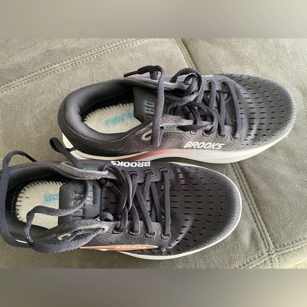 Brooks Ghost Max 3 women’s black and peach shoe 6.5 W - Picture 12 of 12